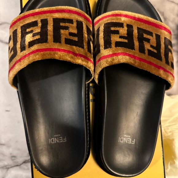 FENDI ROMA ITALY POOL SLIDES SANDALS FF LAMBS SHEARLING FUR - Picture 2 of 6